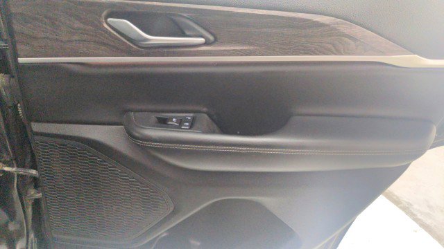 Vehicle image 27 of 34