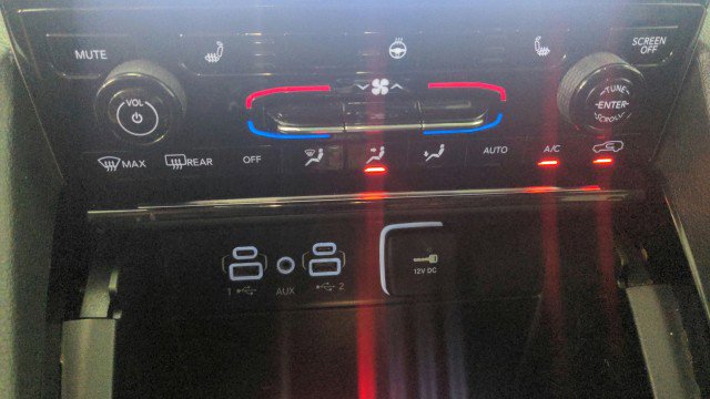 Vehicle image 33 of 34