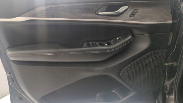 Vehicle image 24 of 34
