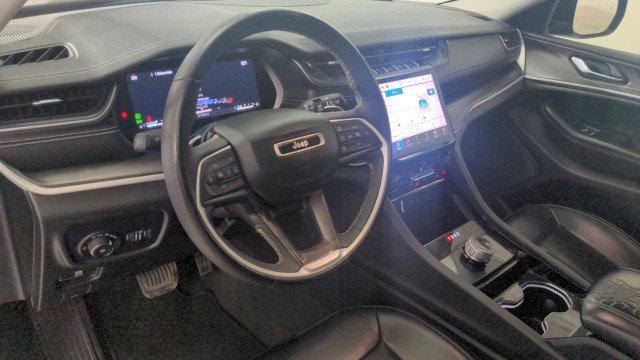 Vehicle image 18 of 34