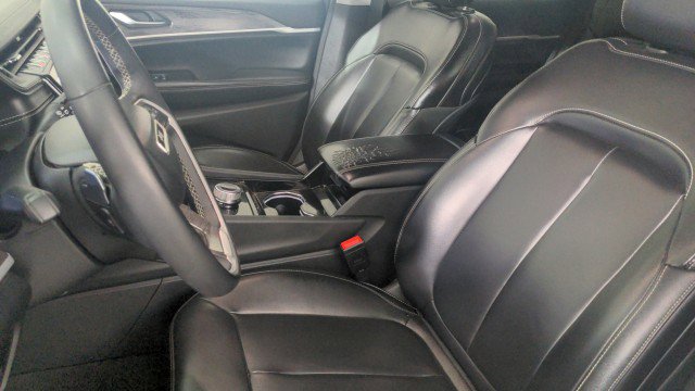 Vehicle image 17 of 34