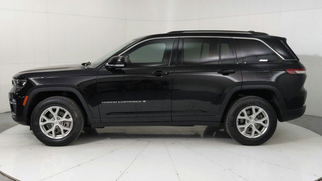 Vehicle image 11 of 34