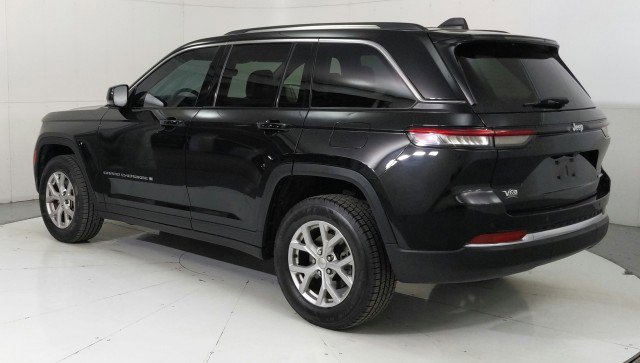 Vehicle image 10 of 34
