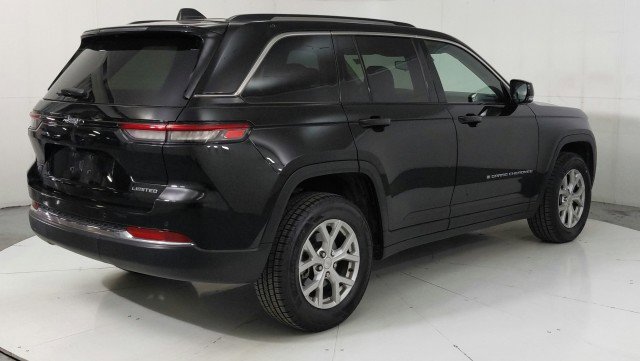 Vehicle image 7 of 34