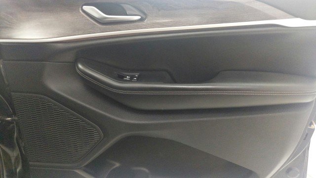 Vehicle image 26 of 34