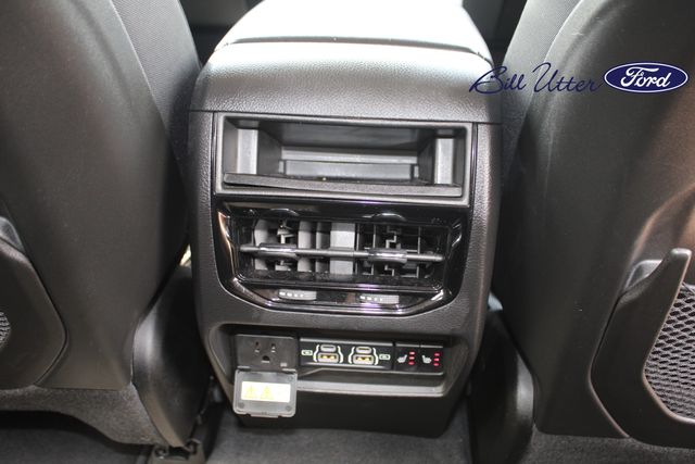 Vehicle image 17 of 24