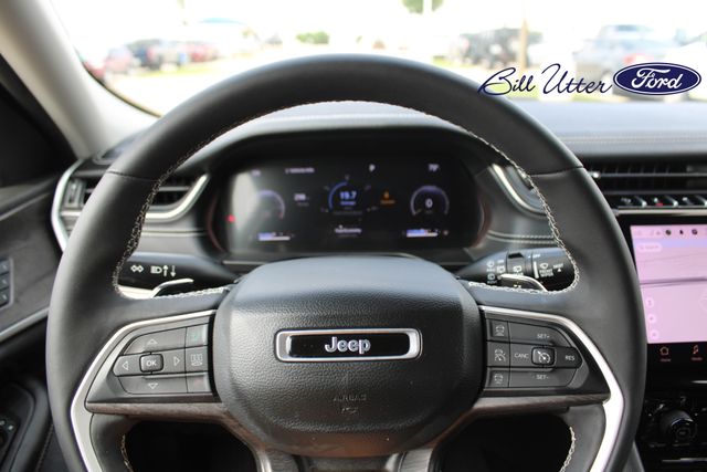 Vehicle image 22 of 24