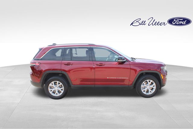 Vehicle image 4 of 24