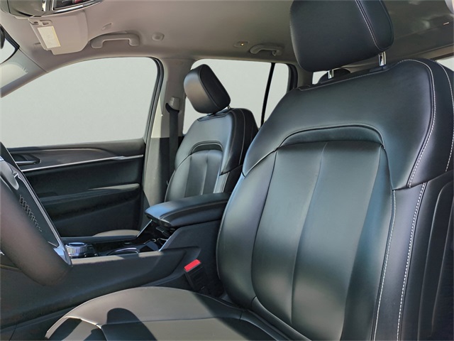 Vehicle image 23 of 41
