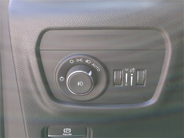 Vehicle image 25 of 41