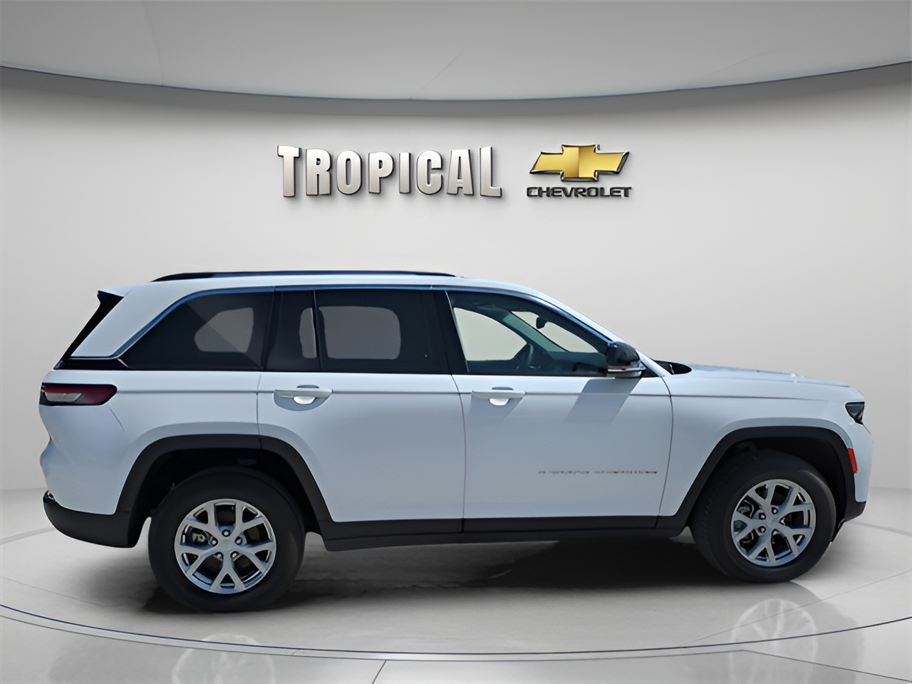 Vehicle image 37 of 41