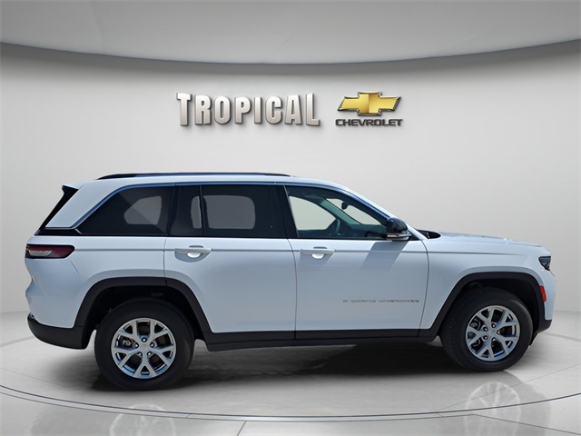 Vehicle image 4 of 41