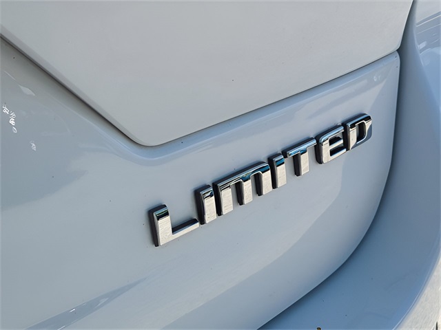 Vehicle image 10 of 41