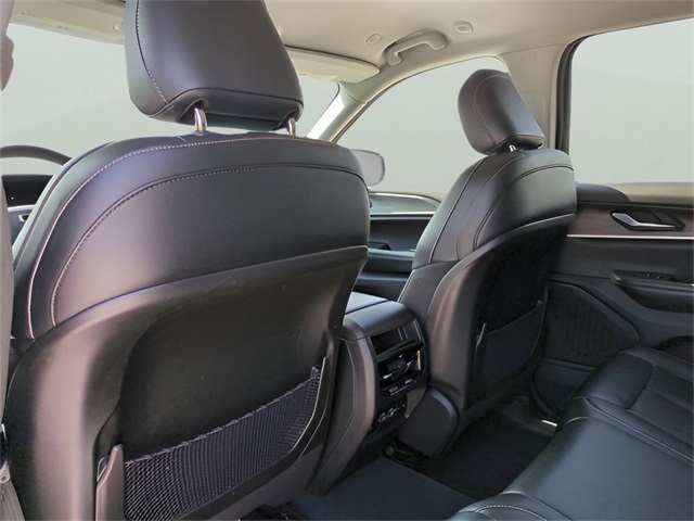 Vehicle image 16 of 41
