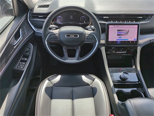 Vehicle image 18 of 41