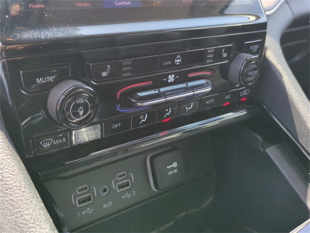 Vehicle image 32 of 41
