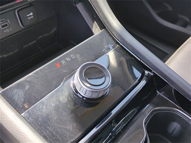 Vehicle image 33 of 41