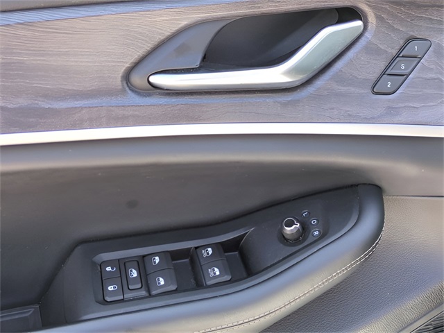 Vehicle image 20 of 41