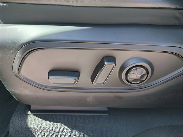Vehicle image 24 of 41