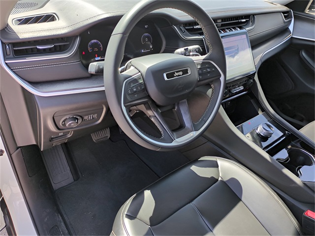 Vehicle image 21 of 41