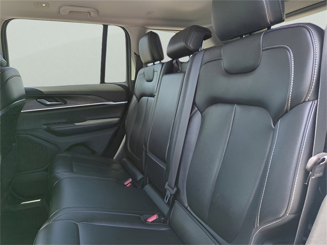Vehicle image 14 of 41