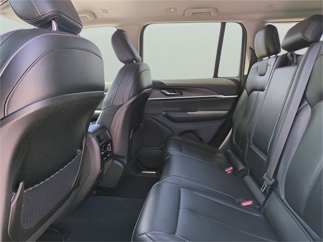 Vehicle image 15 of 41