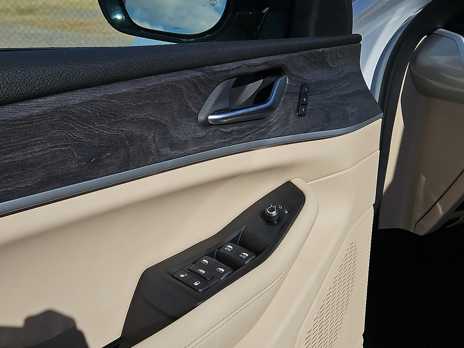 Vehicle image 8 of 12