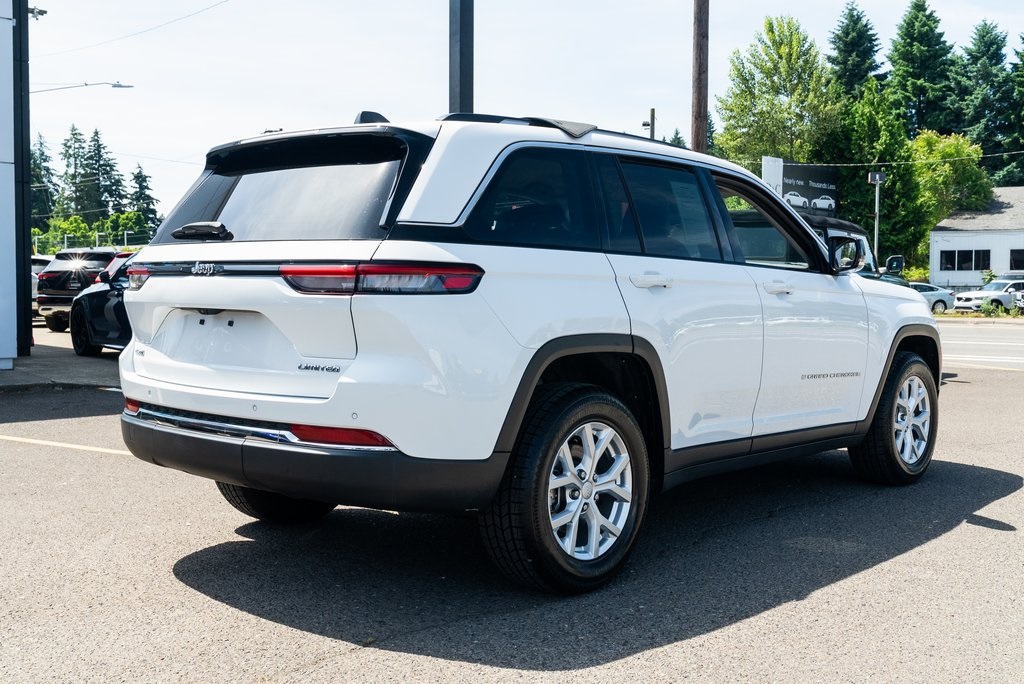 Vehicle image 4 of 28