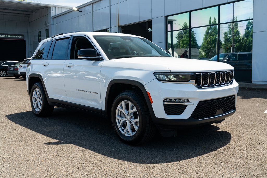 Vehicle image 3 of 28