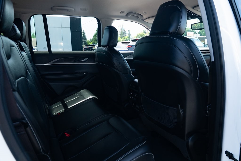 Vehicle image 26 of 28