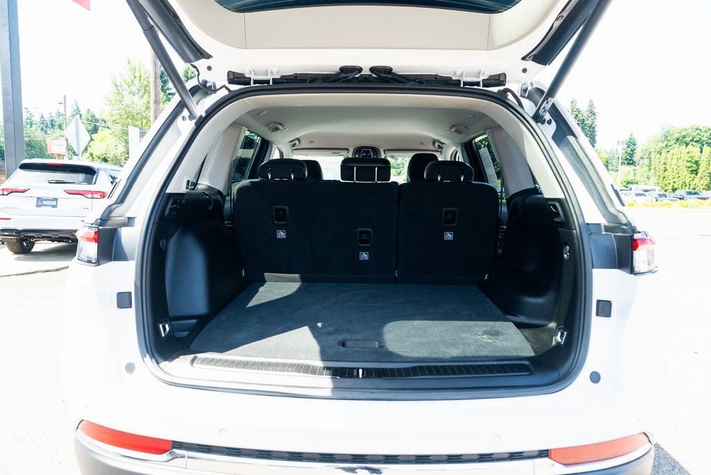 Vehicle image 8 of 28