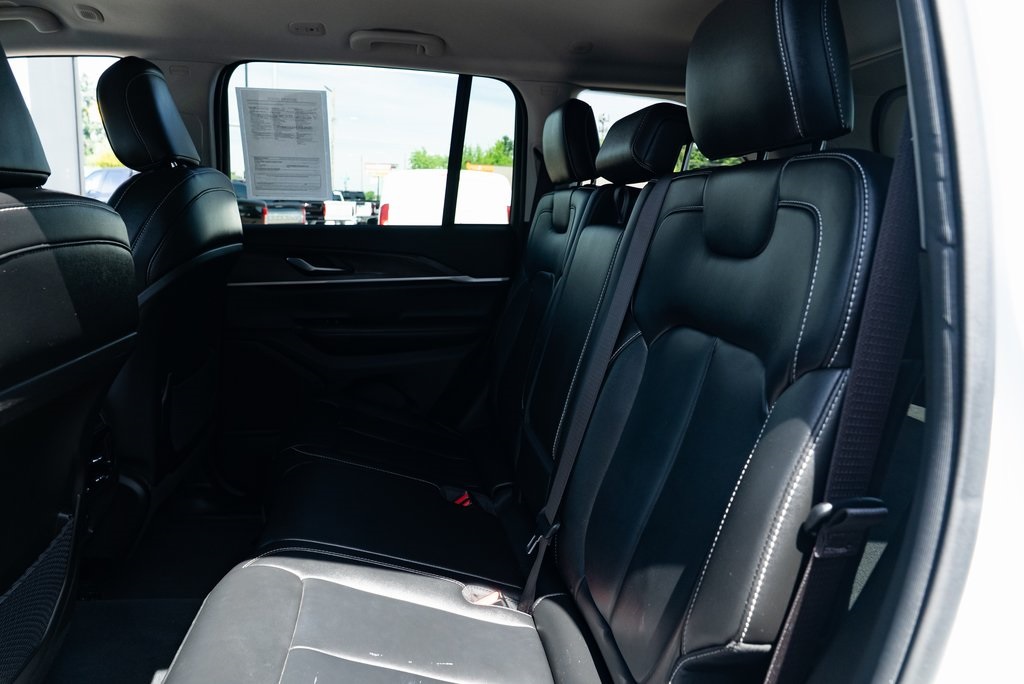 Vehicle image 23 of 28