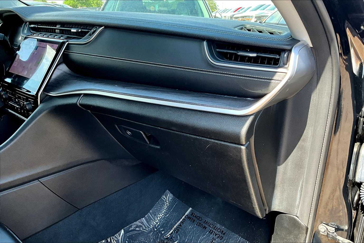Vehicle image 18 of 33