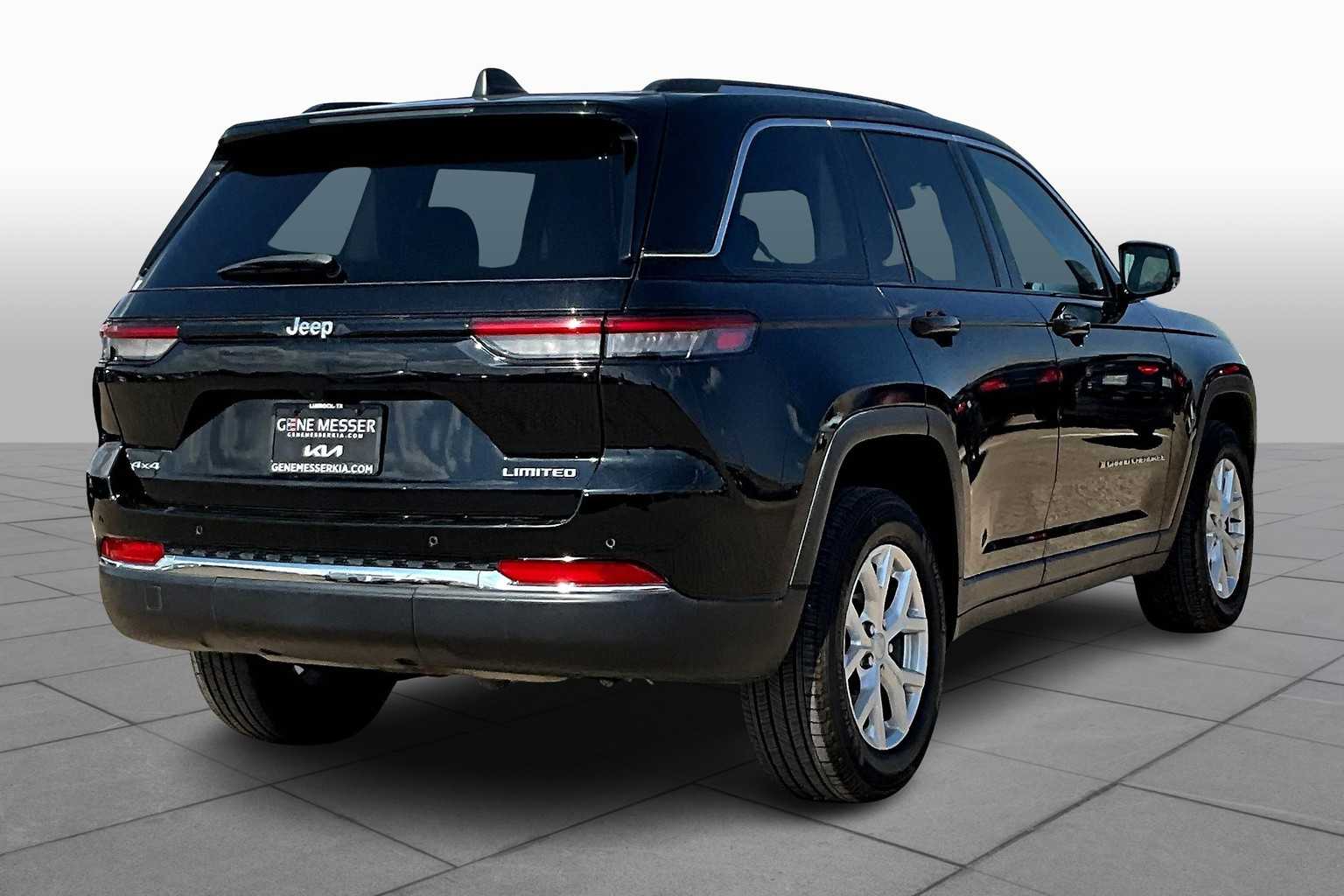 Vehicle image 4 of 33
