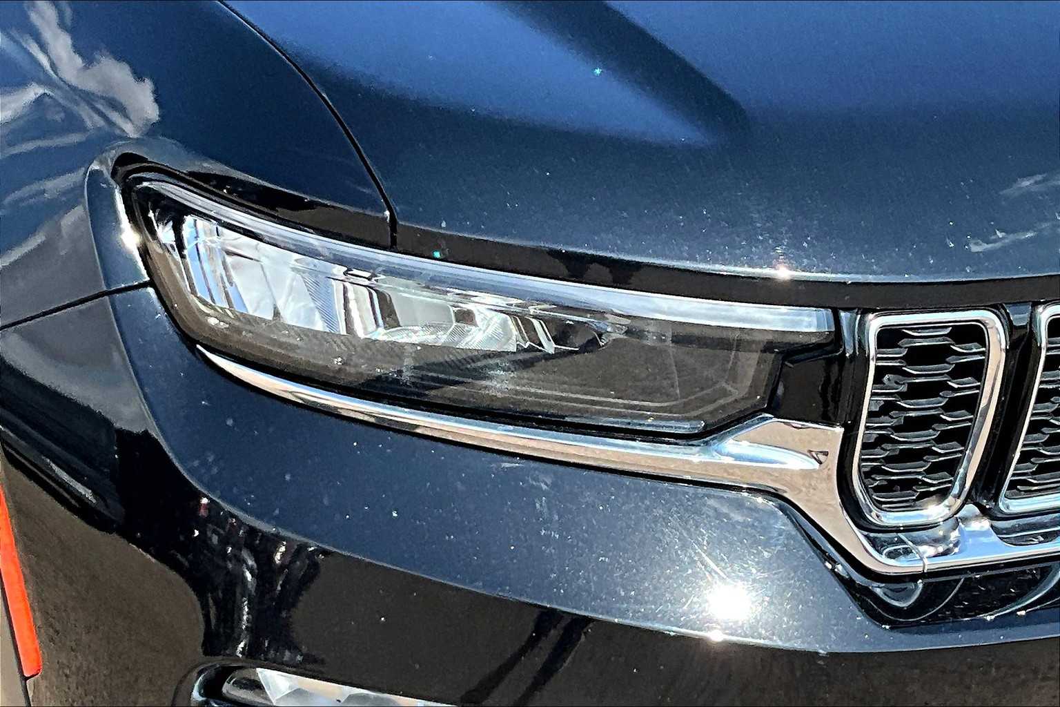 Vehicle image 32 of 33