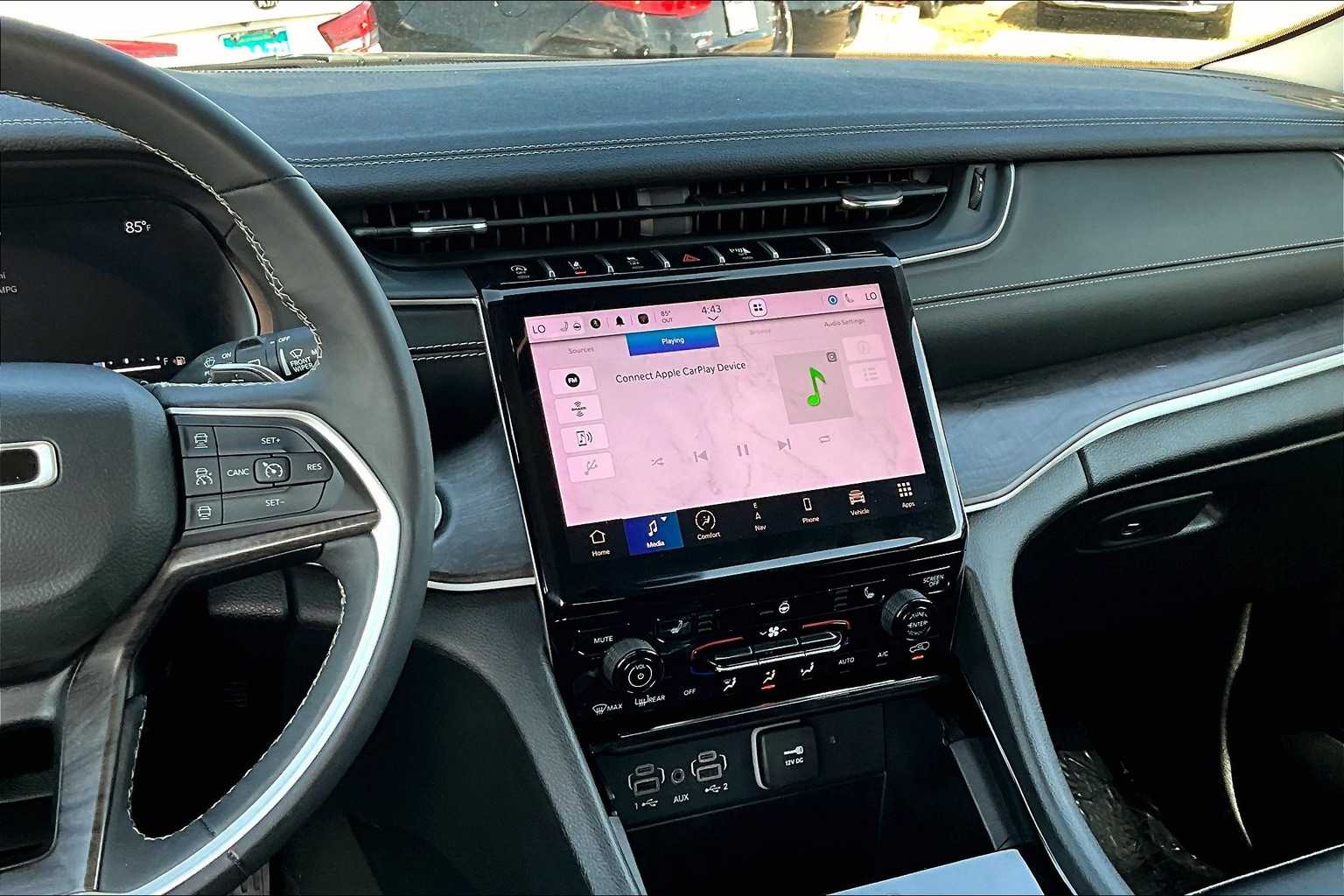 Vehicle image 8 of 33