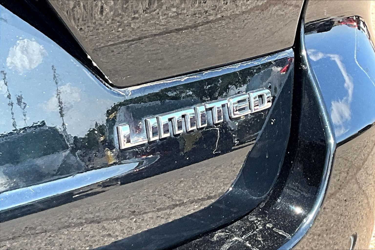 Vehicle image 11 of 33