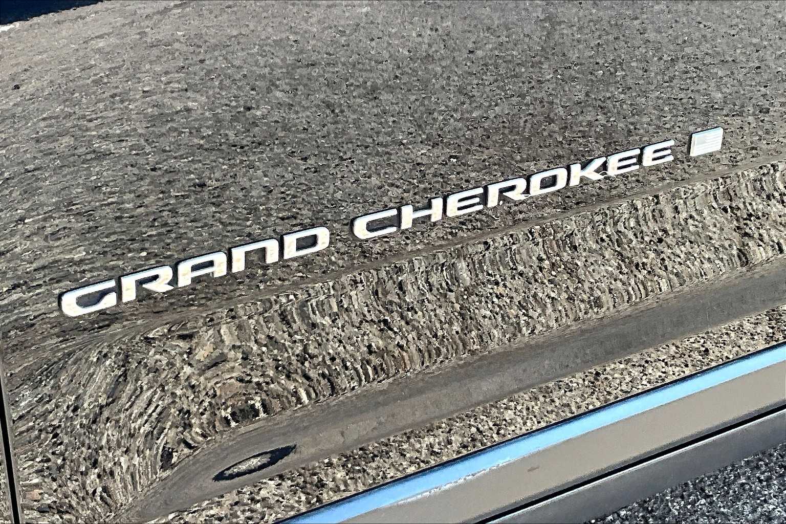 Vehicle image 31 of 33