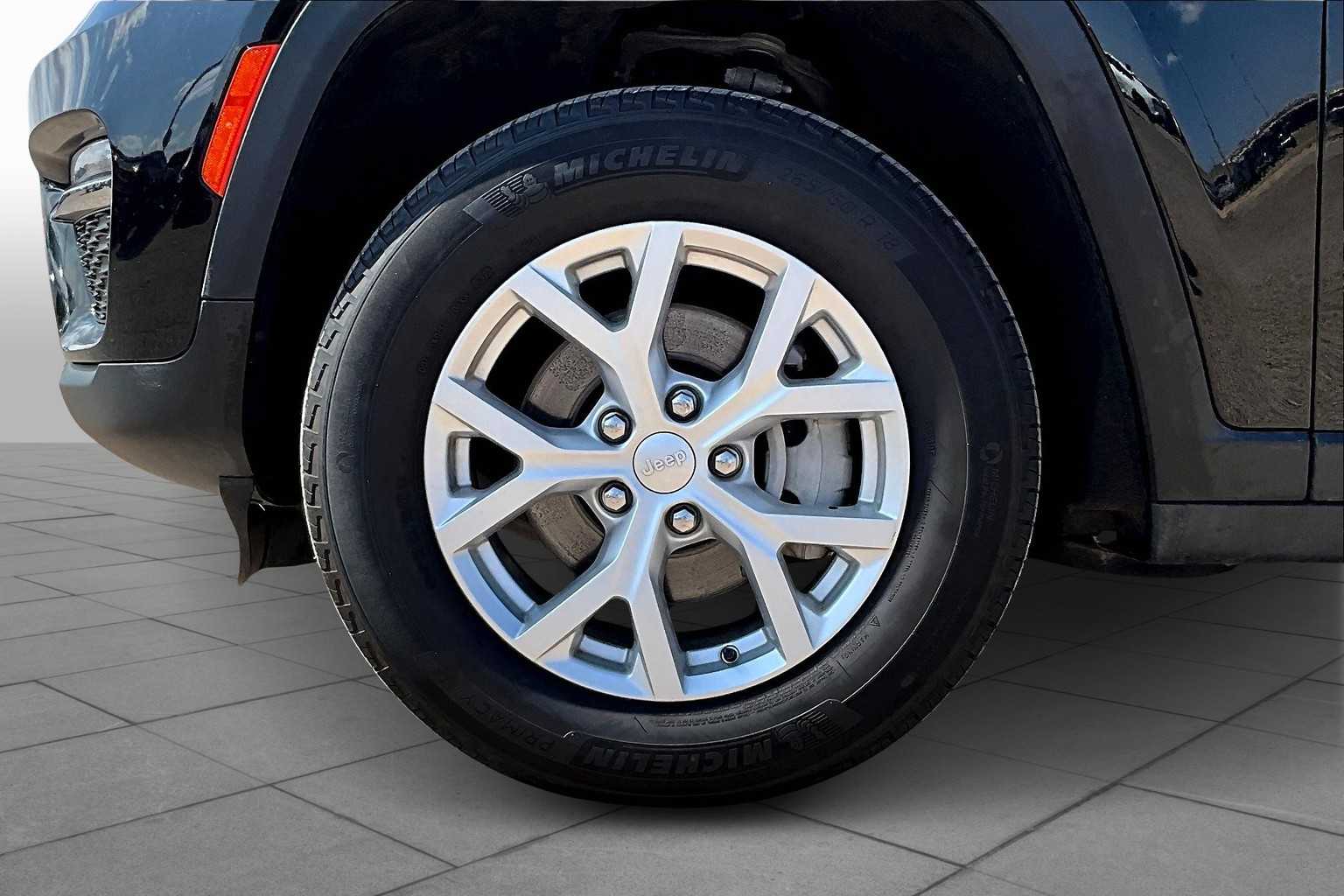 Vehicle image 12 of 33
