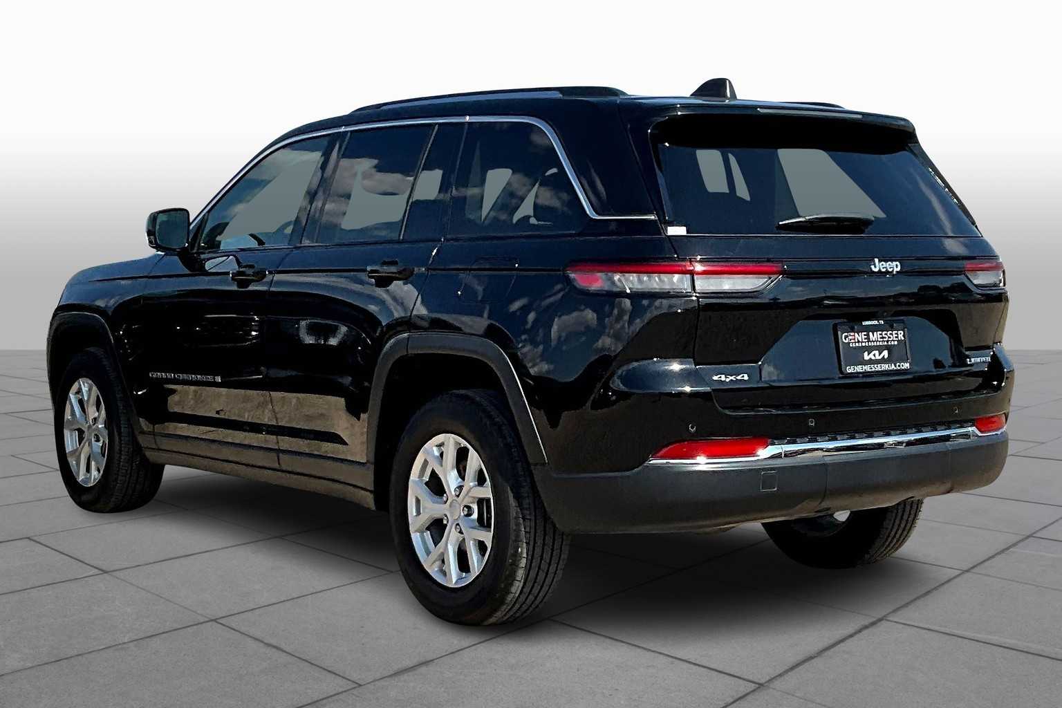 Vehicle image 6 of 33