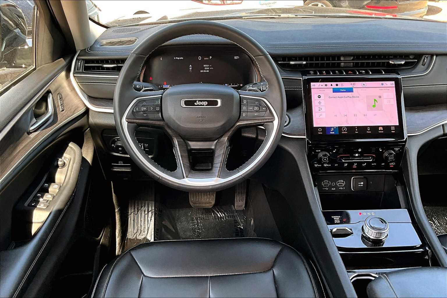 Vehicle image 7 of 33