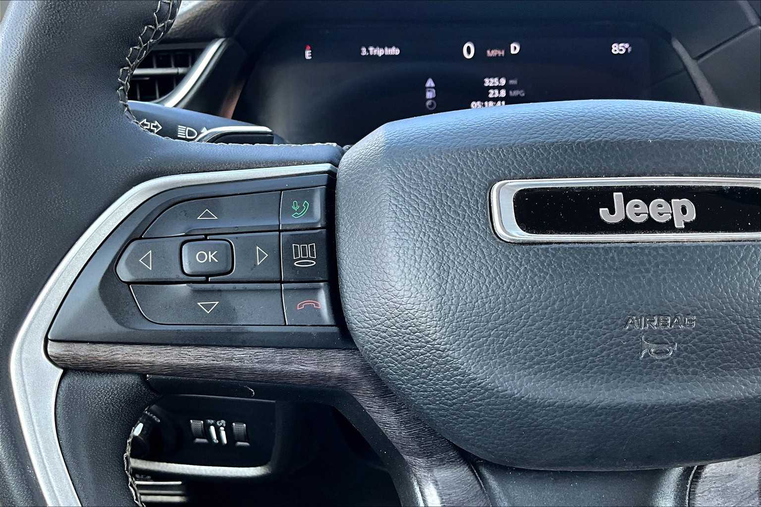 Vehicle image 23 of 33