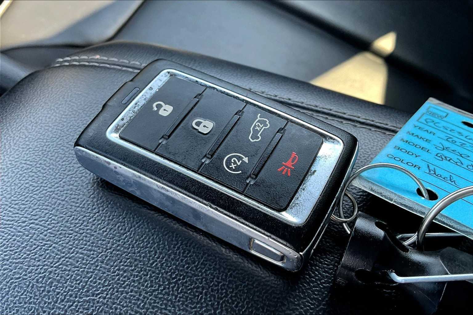 Vehicle image 14 of 33