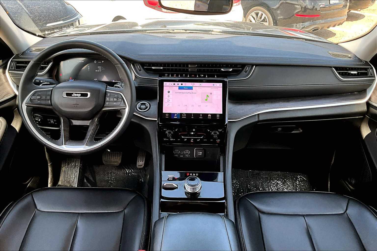 Vehicle image 15 of 33