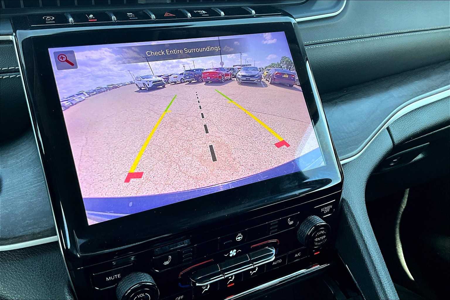 Vehicle image 26 of 33