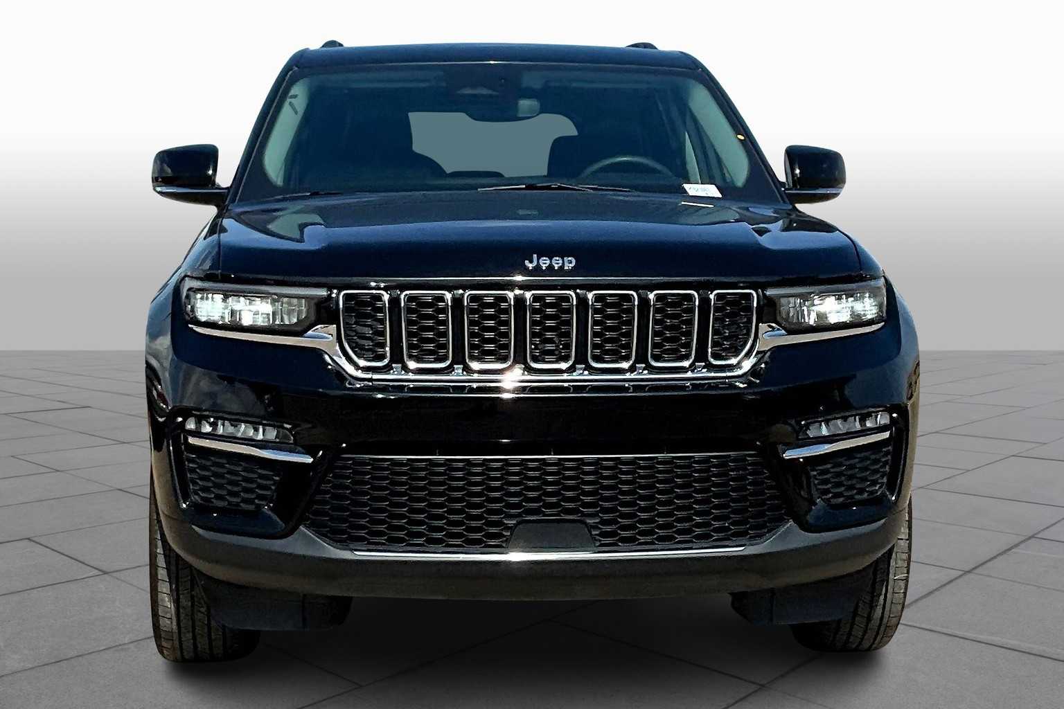 Vehicle image 2 of 33