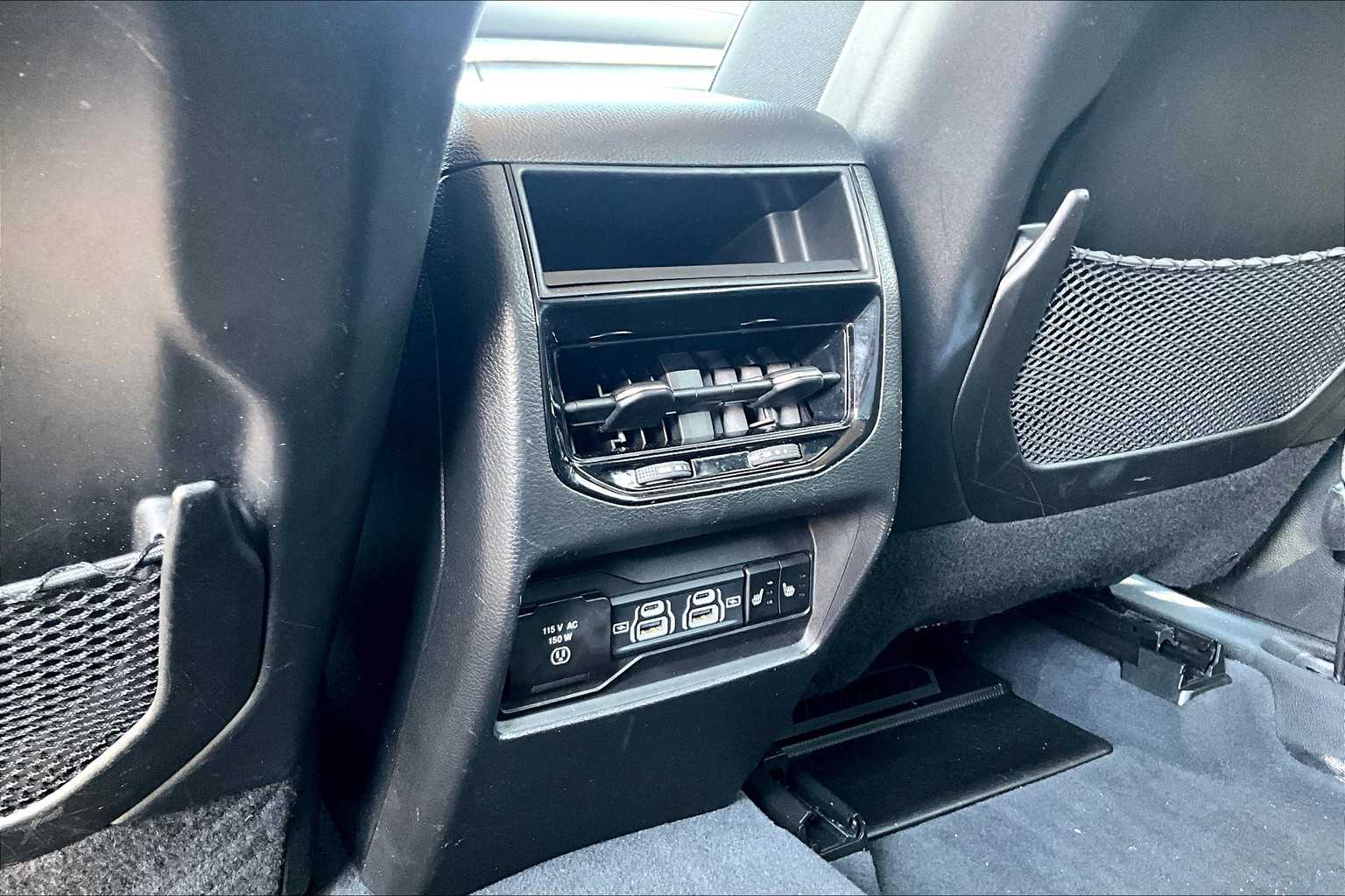 Vehicle image 28 of 33