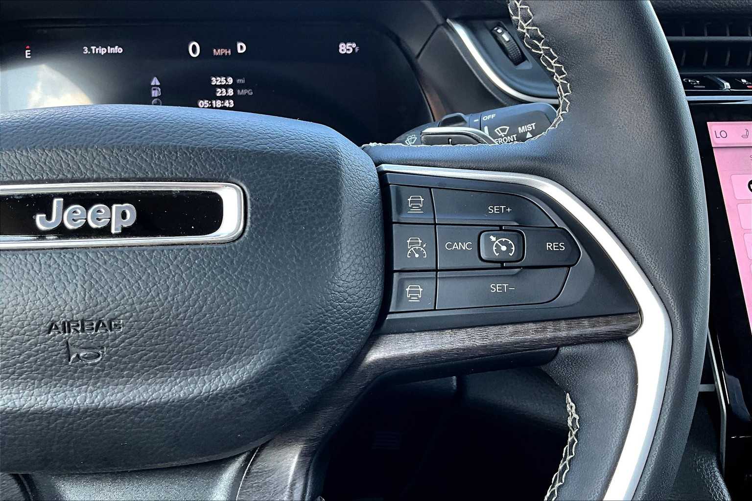 Vehicle image 24 of 33