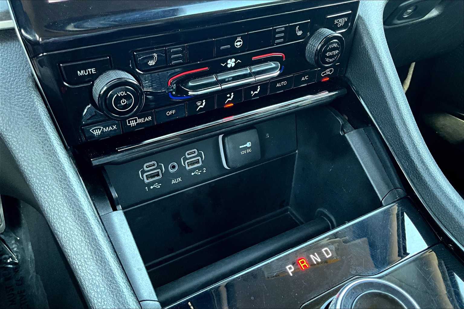 Vehicle image 27 of 33