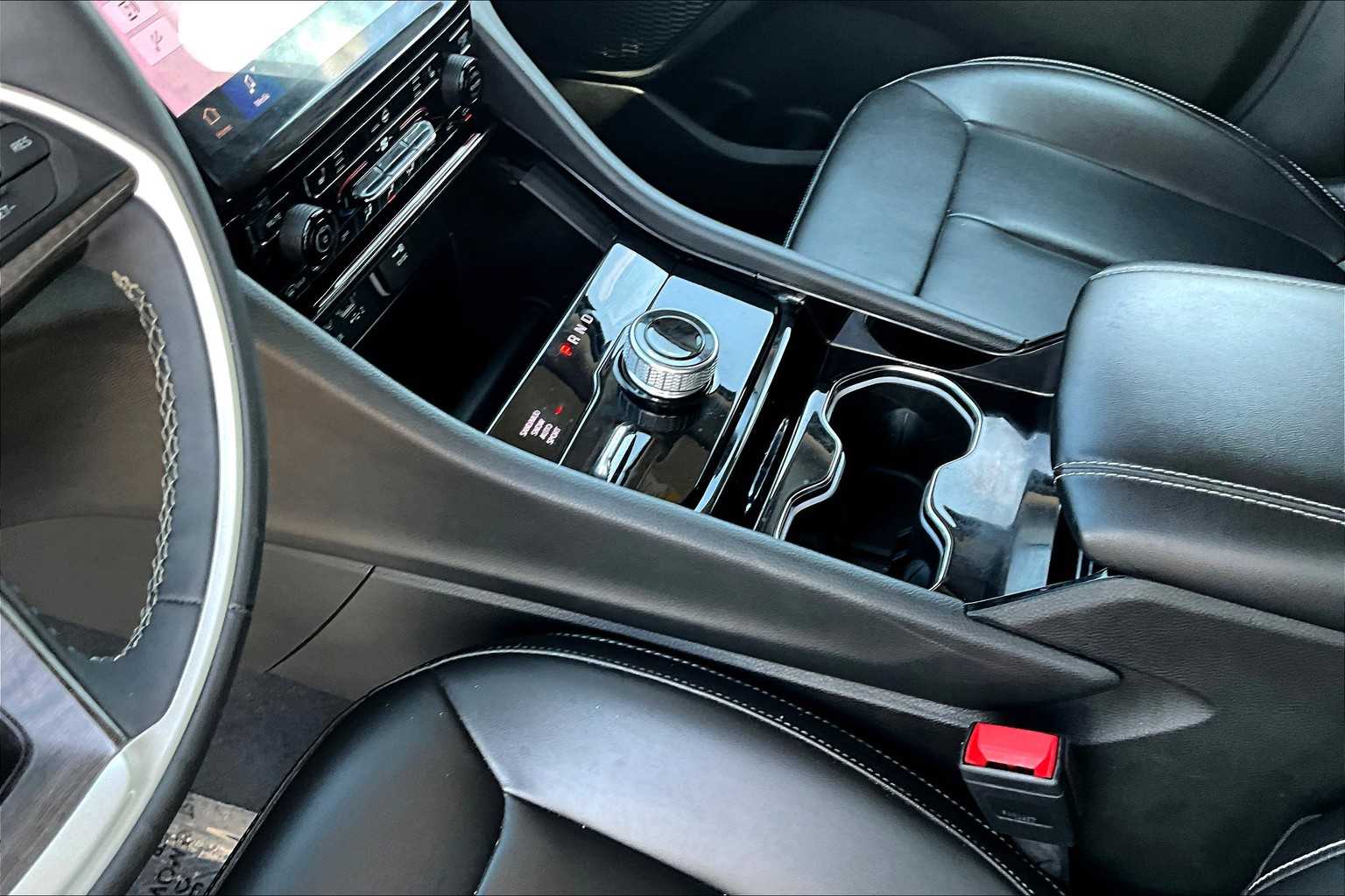 Vehicle image 16 of 33